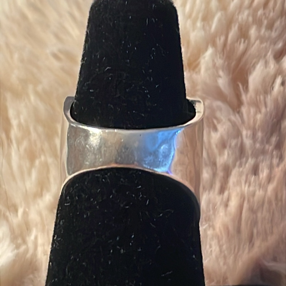 Grace & Heart Garbo Ring - Picture 4 of 6